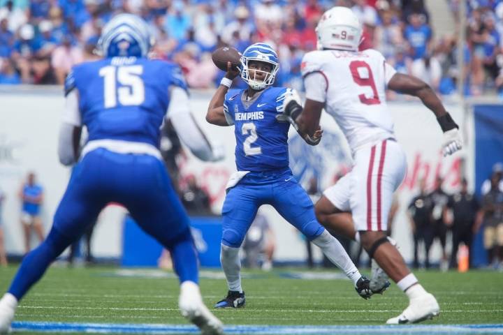 Deadspin | Memphis rallies to beat Arkansas for 4-0 start