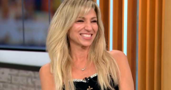 Debbie Gibson credits her family as she reflects on her decades-long career and success: "I'm thriving more than ever "