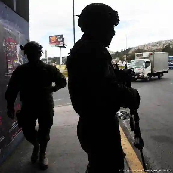 Presidente de Ecuador convoca referendo por seguridad y nueva Constitución