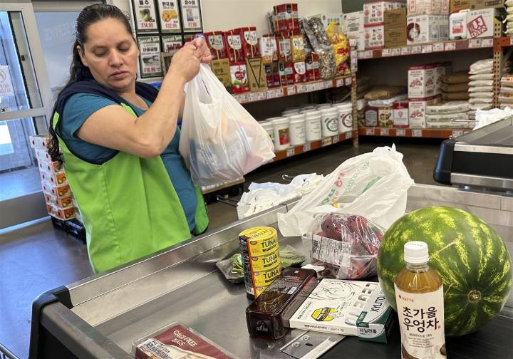 Fed's favored inflation gauge accelerates slightly in August