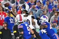 Deadspin | NFL bans Bills fan; Ravens wait to hear about Lamar Jackson shove