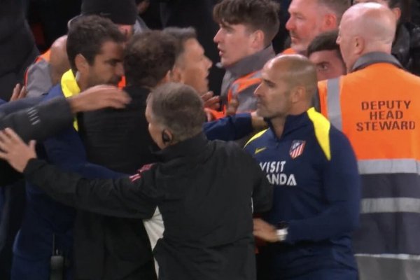 Simeone se enciende contra la grada de Anfield y es expulsado