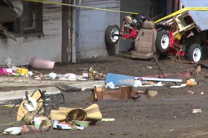 4 dead after flooding in Arizona, including in historic mining town
