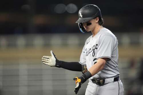 Taylor hits 2-run double in ninth to lead White Sox to 4