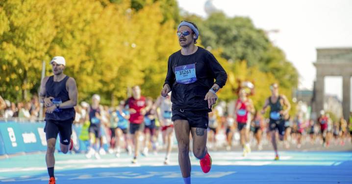 Harry Styles runs Berlin Marathon in under 3 hours