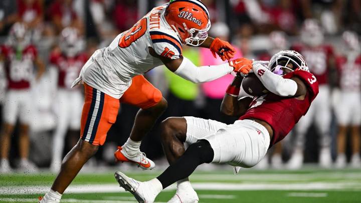 No. 19 Indiana takes control quickly and overwhelms No. 9 Illinois in 63