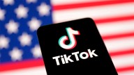 Trump firmó la orden ejecutiva para la venta de TikTok en Estados Unidos a inversionistas…