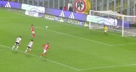 Edson Puch quiso cancherear ante debutante arquero de Colo Colo y falló: perdió penal a lo Panenka