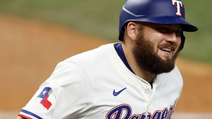 Double Burger -- Rangers 1B homers twice to help sweep Brewers