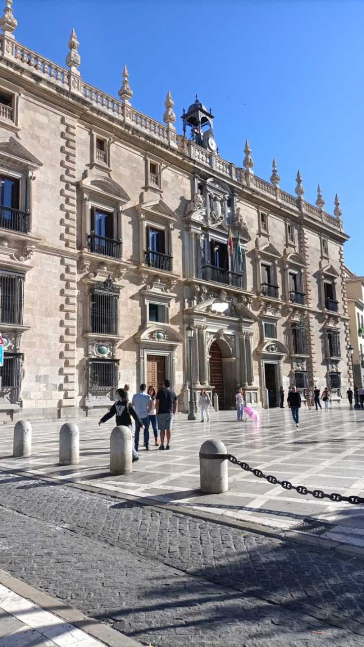 Juicio en Granada por agresión con vaso de cristal en un pub en 2022