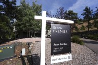 Shortage of homebuyers forces many sellers to lower prices or walk away as sales slump drags on