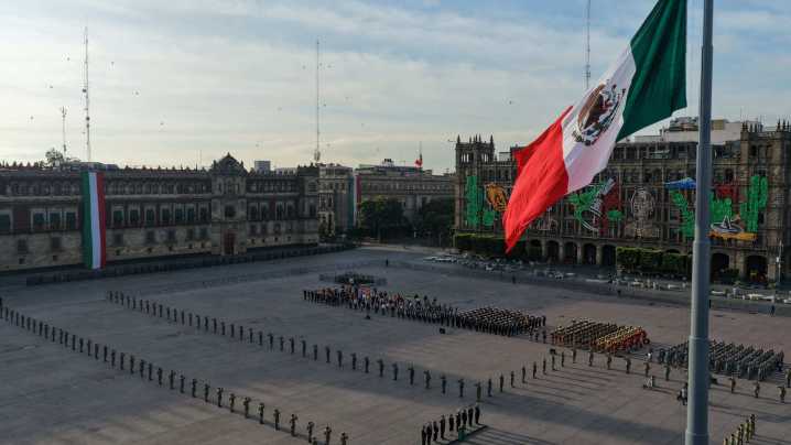 Sheinbaum Encabeza Ceremonia Conmemorativa por Terremotos de 1985 y 2017 en Zócalo CDMX