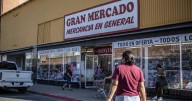 Hispanos meten freno a economía de EU: Gastan menos por temor a deportaciones y la inflación
