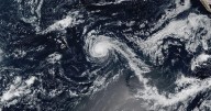 Huracán Kiko se debilita mientras avanza por el Pacífico hacia el norte de Hawai