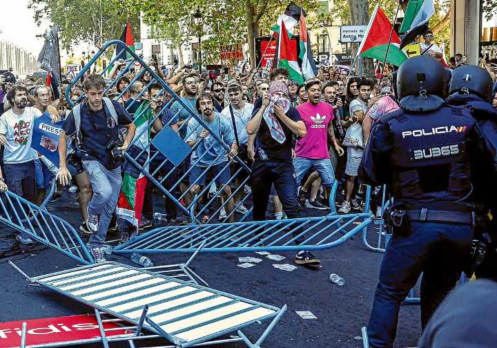 Las protestas propalestinas revientan La Vuelta y ahondan la fractura política