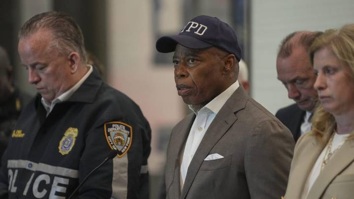 Acusan a cuatro personas por tiroteo masivo en El Bronx que dejó a un hombre muerto