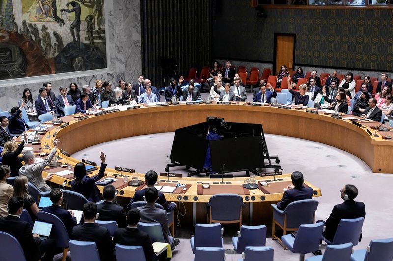 UN sanctions on Iran loom after vote to delay fails