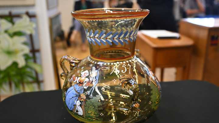 Trash or Treasure: Appraiser helps to solve family mystery
