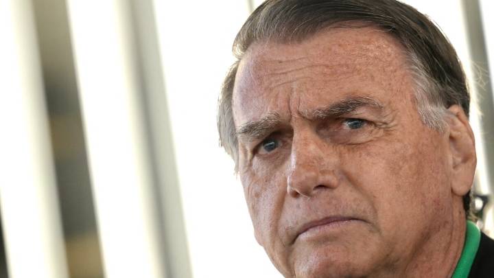 Brazil's Supreme Court forms a majority to convict ex-President Bolsonaro of a coup