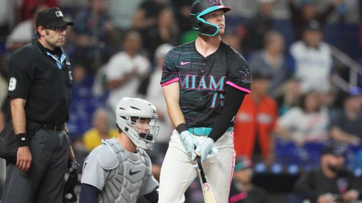 Johnston's two-run homer in 11th lifts Marlins to 6