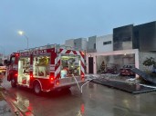 Falla eléctrica ocasiona explosión e incendio de vehículos