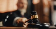 Sentencian a hombre de San Diego que mató a su amigo y lo metió en un bote de basura