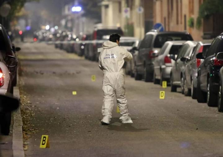Intento de suicidio termina en tragedia: un hombre cae sobre una anciana y la mata