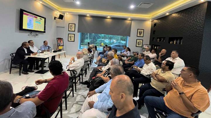 Analizan origen del mariachi en tertulia literaria