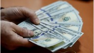 El dólar oficial roza los $1.400 y toca el techo de la banda