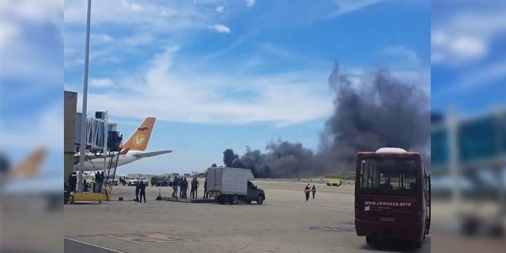 Rescatan con vida 2 personas en accidente de avión en Maiquetía