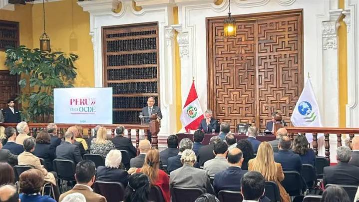 OCDE alerta: déficit fiscal, informalidad y débil recaudación ponen en riesgo el desarrollo del Perú