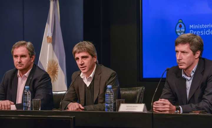 El Tesoro vende dólares para frenar la corrida
