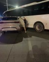 Autobús de transporte de personal provoca aparatoso choque en la colonia Ejido de Playa del Carmen