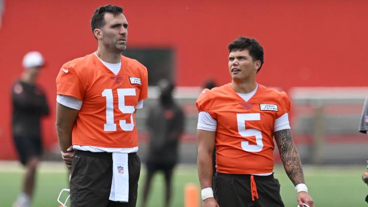 Kevin Stefanski remains mum on potential QB change