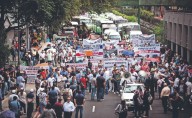 Transportistas recibirán bono de combustible; van por incremento tarifario para el 2026