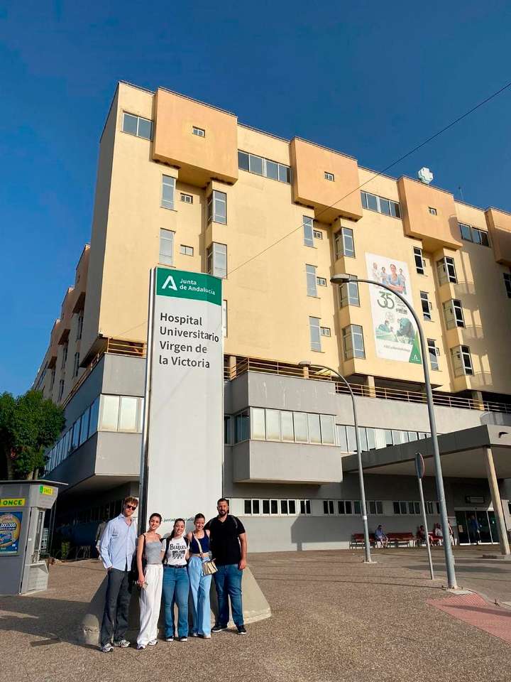Once alumnos internacionales realizan prácticas clínieas en los hospitales universitarios de Málaga