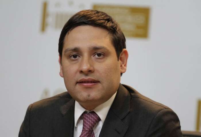 “Hay que arrebatarle la agenda a los extremos»: Mauricio Lizcano, candidato presidencial