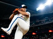 ¡Luis García ponchó a seis en su regreso! José Altuve lo respaldó con doble y jonrón