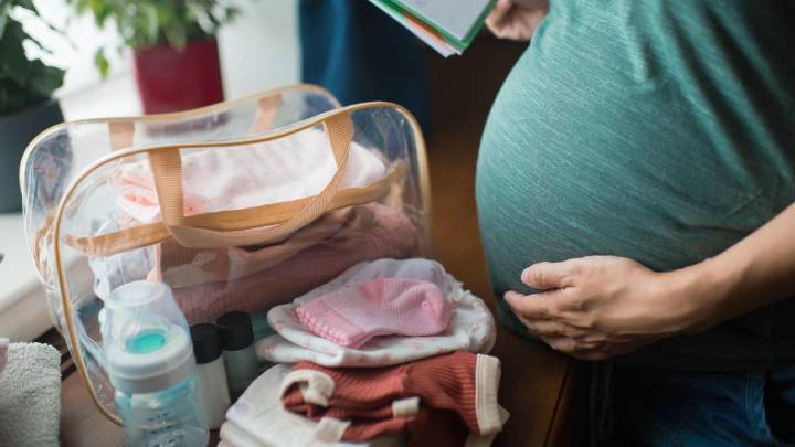 Los plásticos de botellas y envases pueden afectar a la salud del bebé incluso antes de que nazca
