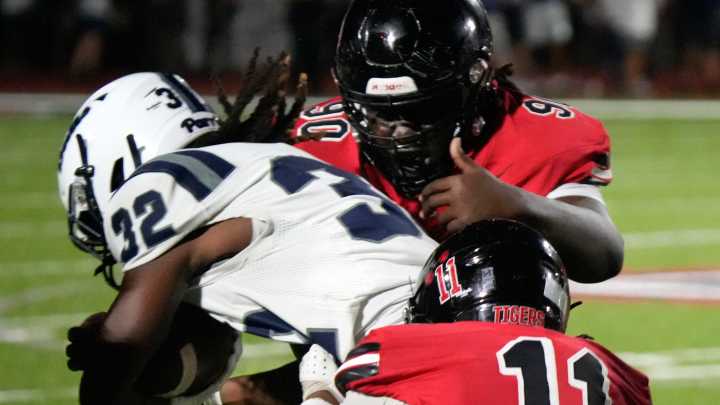Week 4 Football Roundup: Venice, Palmetto, Booker secure big wins