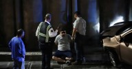 Hombre con orden de aprehensión es detenido tras chocar
