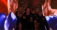 Canelo Álvarez brilla en su entrada con un espectacular juego de luces y mariachi