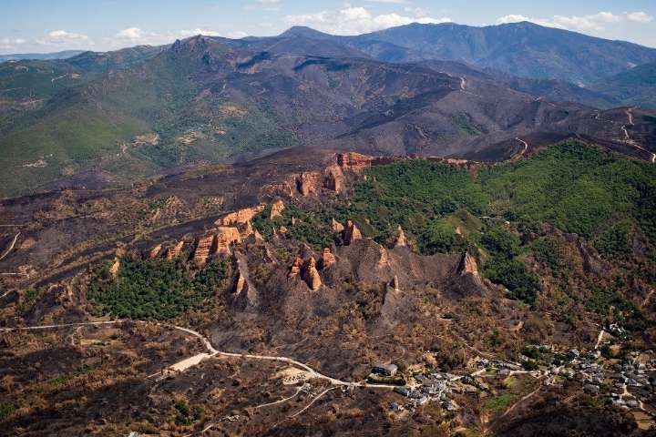 Greenpeace documenta con imágenes desde el aire las zonas quemadas en Galicia y Castilla y León