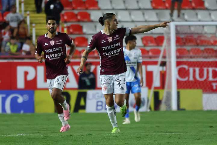 Necaxa despierta y triunfa ante Puebla; los Rayos consiguen su segunda victoria en el Apertura 2025
