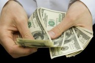 ¿Seguirá subiendo? Afirman que la escalada del dólar es "puramente política, electoral"