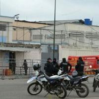 14 killed as rival Ecuadoran inmates fight with guns, explosives