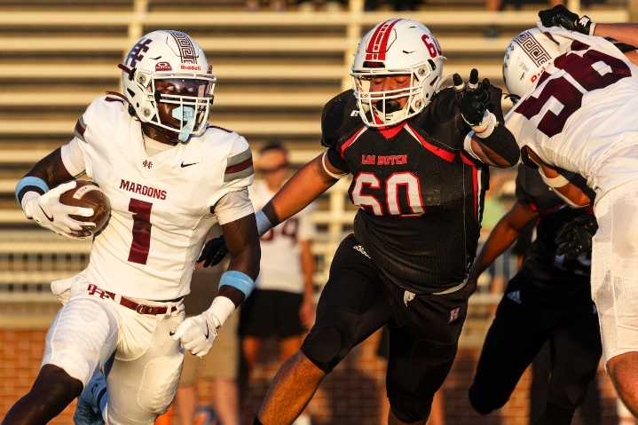 Isaiah Myaard’s efficiency leads Holland Christian football to win over Holland