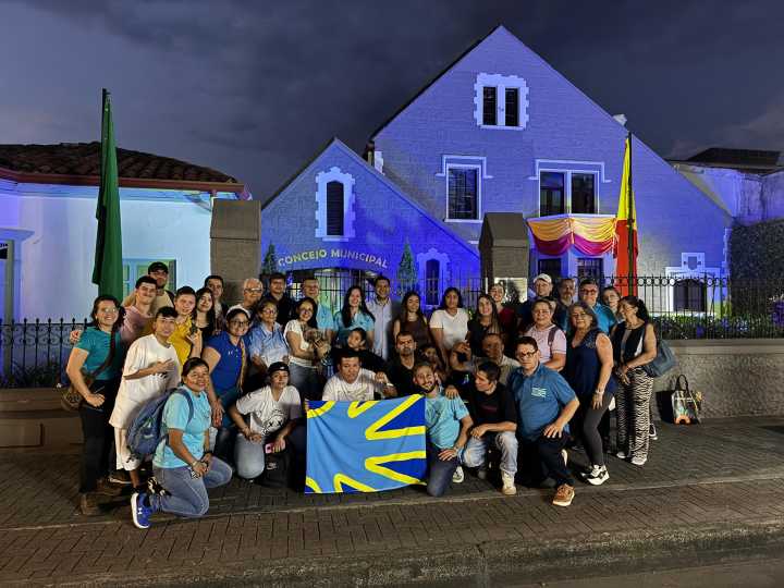 Pereira se viste de azul en la Semana de la Persona Sorda