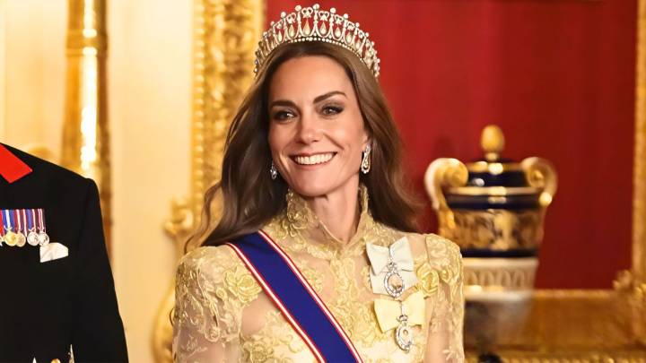Kate Middleton DESLUMBRA con el vestido de oro más elegante del otoño 2025