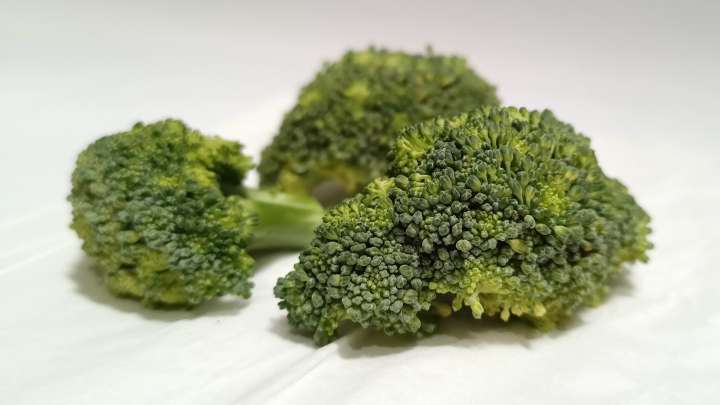 Need To Revive Fresh Broccoli That's Wilted? Break Out The Ice Cubes